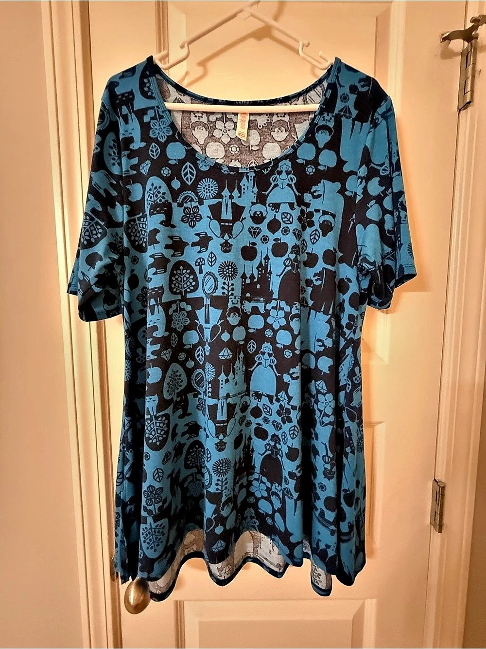 Lularoe Disney Snow White Top Size XL